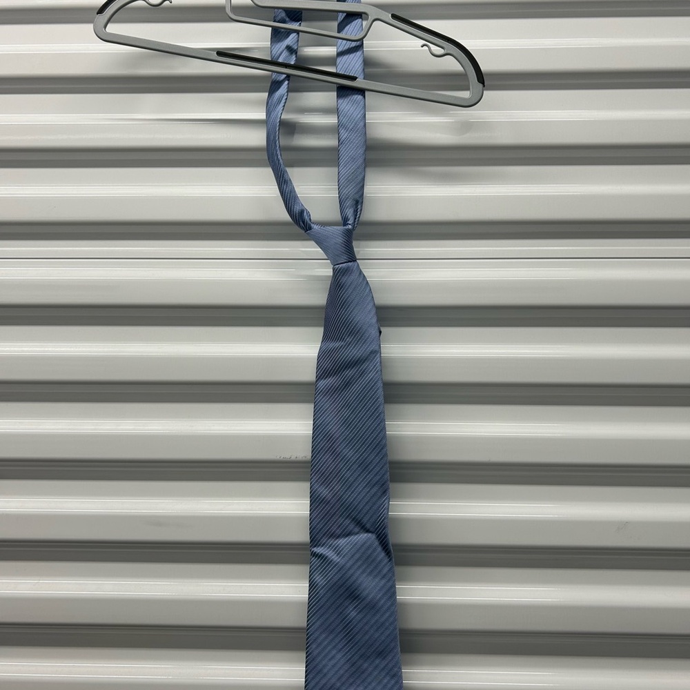 Canali Men's Tie – Elegant Blue with Subtle Stripes (Pre-Owned)